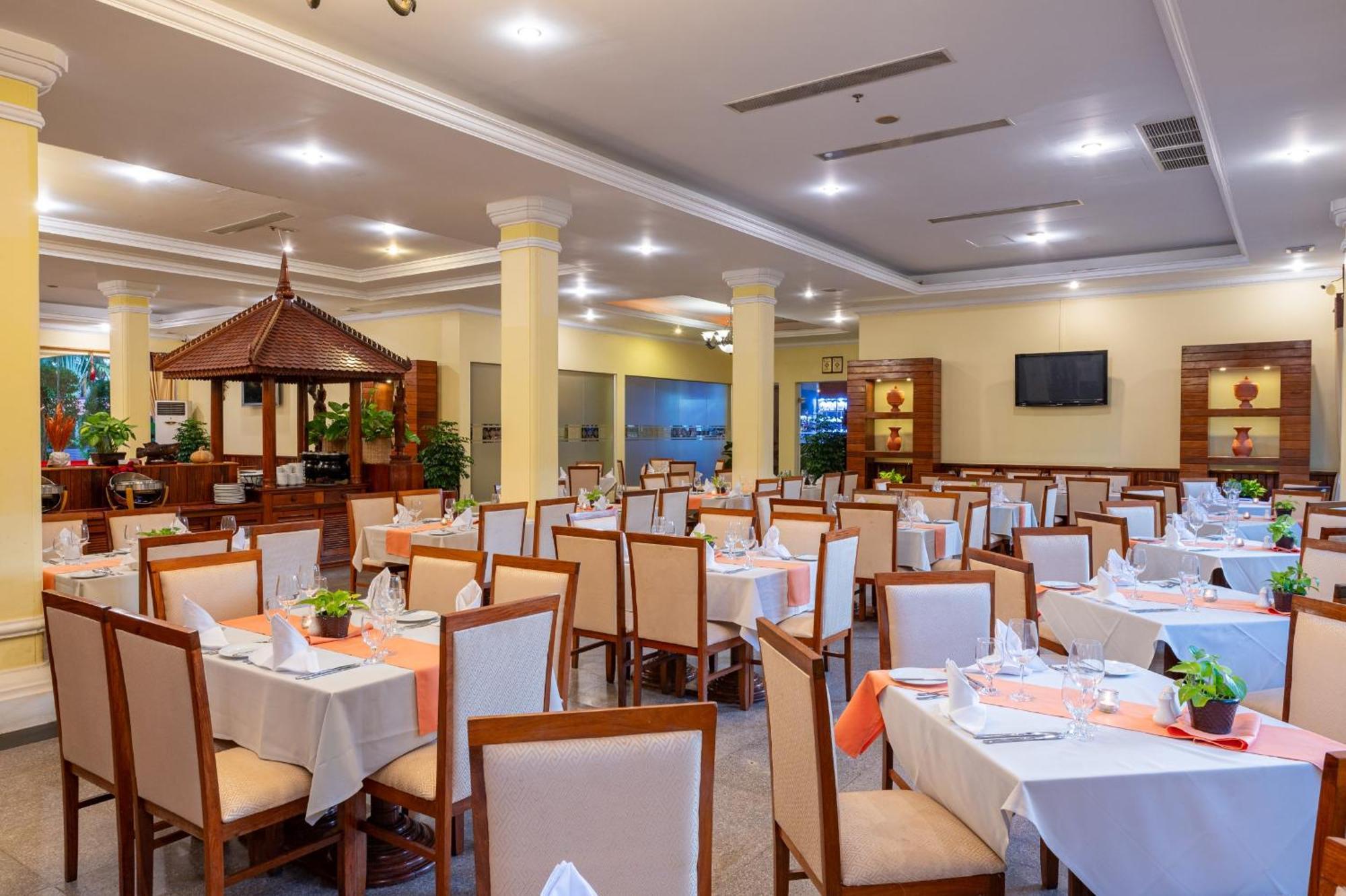 Hotel Somadevi Angkor Resort & Spa Siem Reap Exterior photo