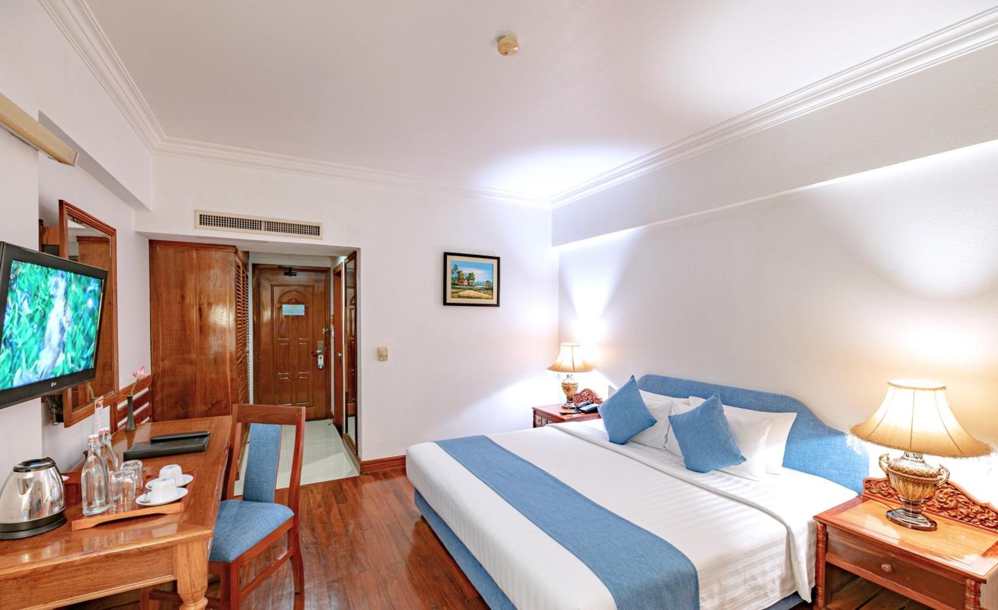 Hotel Somadevi Angkor Resort & Spa Siem Reap Exterior photo