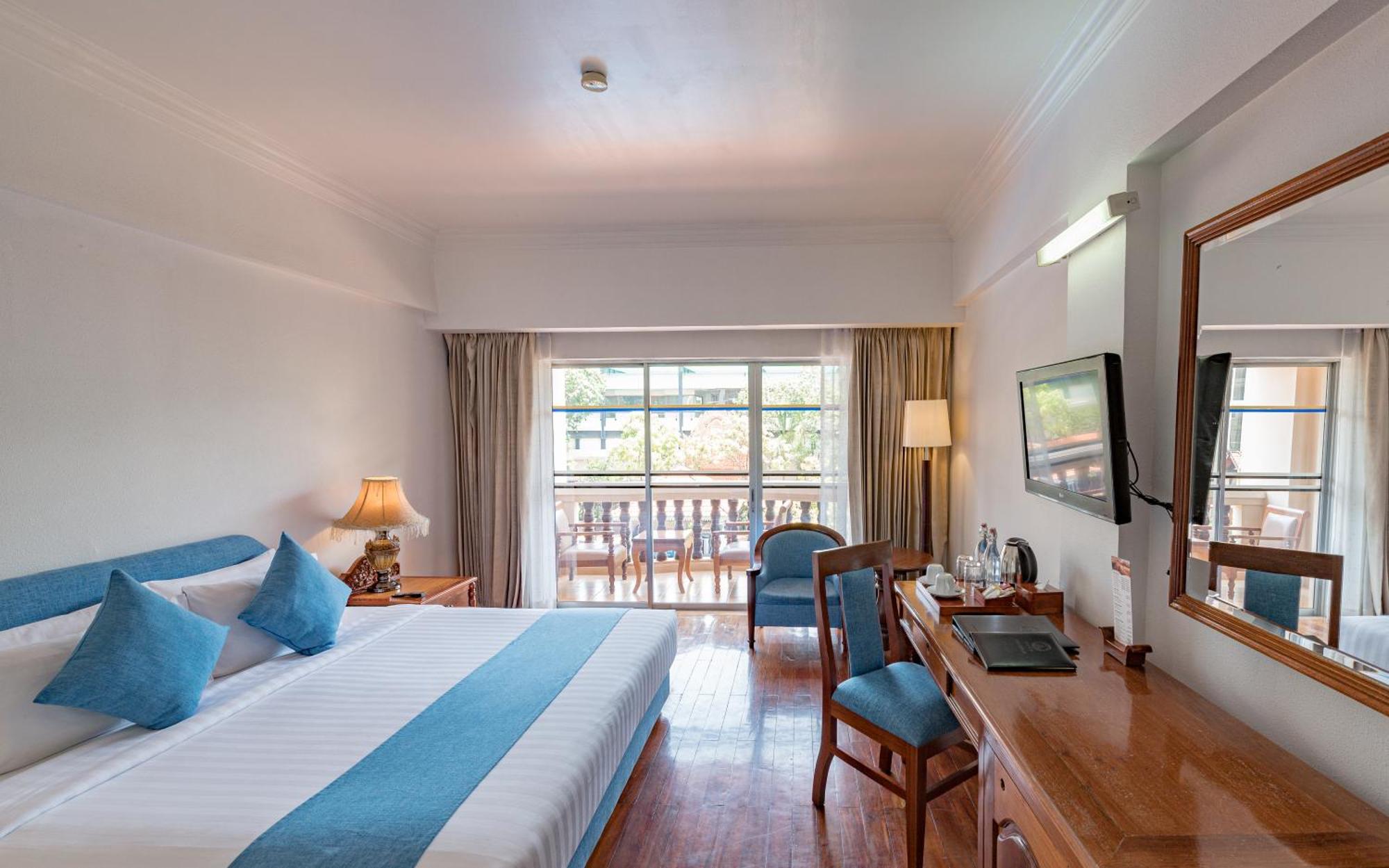 Hotel Somadevi Angkor Resort & Spa Siem Reap Exterior photo