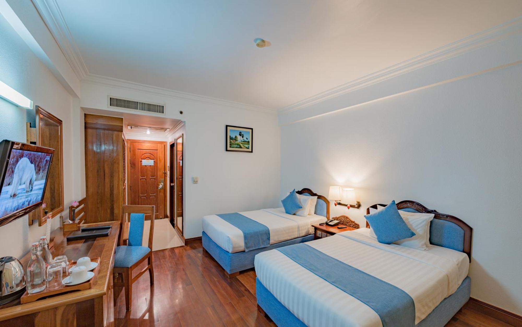 Hotel Somadevi Angkor Resort & Spa Siem Reap Exterior photo